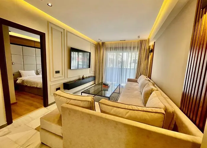 Seaside Splendor - Chic 2 Bedroom