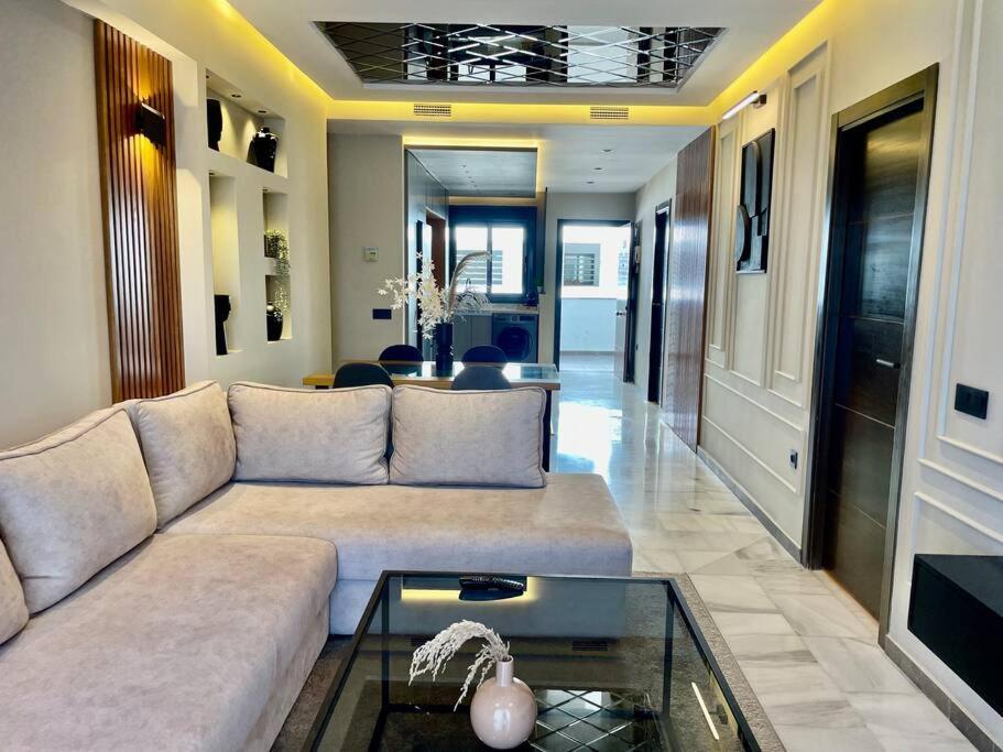 Apartment Seaside Splendor - Chic 2 Bedroom Tangier