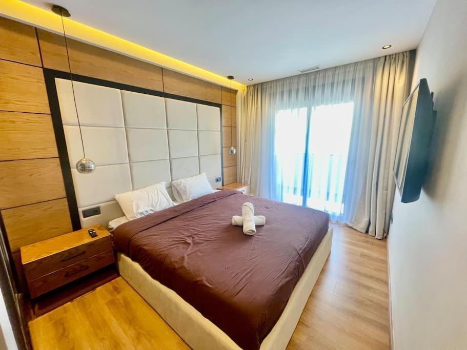 Seaside Splendor - Chic 2 Bedroom