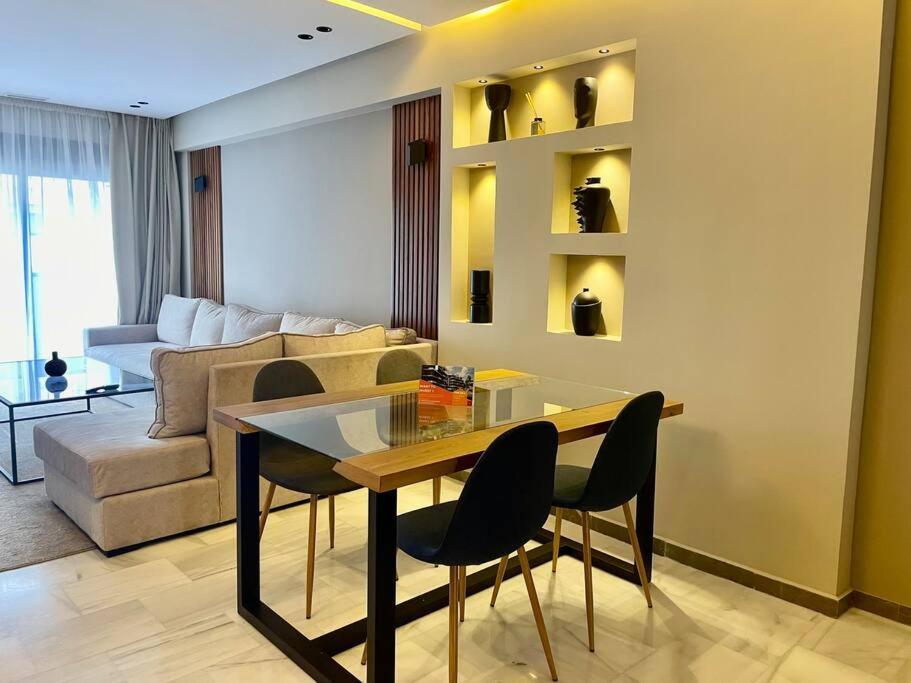 Seaside Splendor - Chic 2 Bedroom Apartment